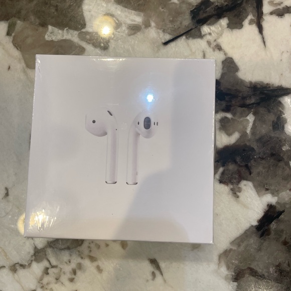 Apple AirPods 2nd Generation with Charging Case - White - Picture 1 of 6